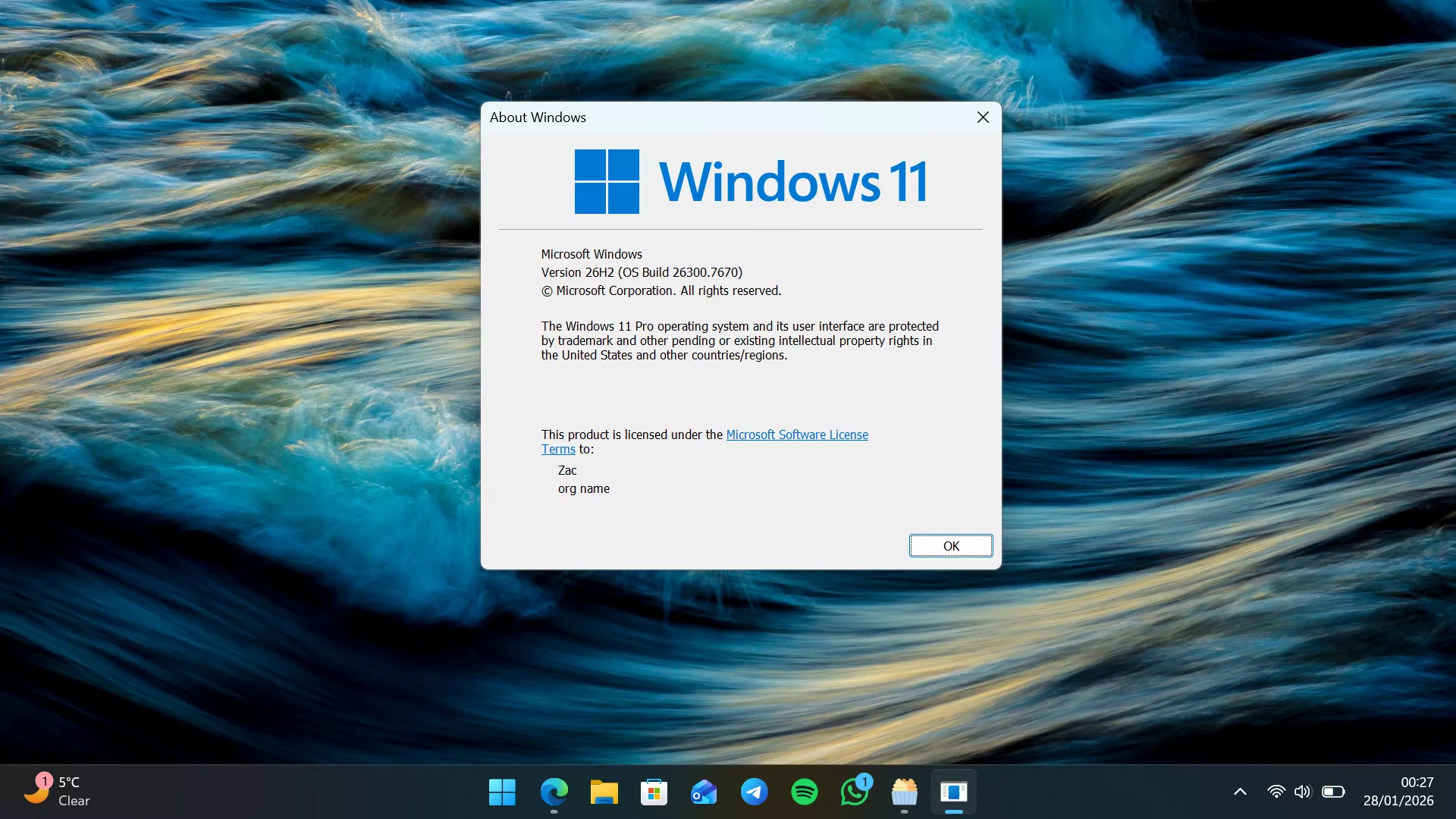 Jendela informasi About Windows menampilkan versi Windows 11 Pro Version 26H2 Build 26300