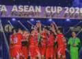 Para pemain Timnas Indonesia merayakan gol bersama di pinggir lapangan dalam laga Final FIFA ASEAN Cup.