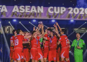 Para pemain Timnas Indonesia merayakan gol bersama di pinggir lapangan dalam laga Final FIFA ASEAN Cup.
