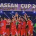 Para pemain Timnas Indonesia merayakan gol bersama di pinggir lapangan dalam laga Final FIFA ASEAN Cup.
