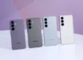 Empat varian warna Samsung Galaxy S27 Series berdiri sejajar di atas meja.