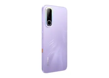 Desain bodi belakang Infinix varian warna ungu dengan motif tekstur unik pilihan HP NFC 2 Jutaan.