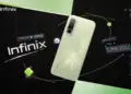 Desain bodi belakang HP gaming Infinix warna hijau muda dengan modul kamera stylish.