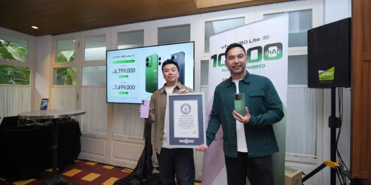 Peluncuran resmi Vivo V80 Lite 5G di Indonesia dengan pameran rekor dan unit produk.
