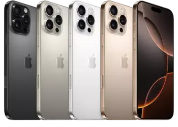Jajaran varian warna Harga iPhone 16 Pro Max yang dijejerkan berdampingan dengan tampilan layar depan aktif.