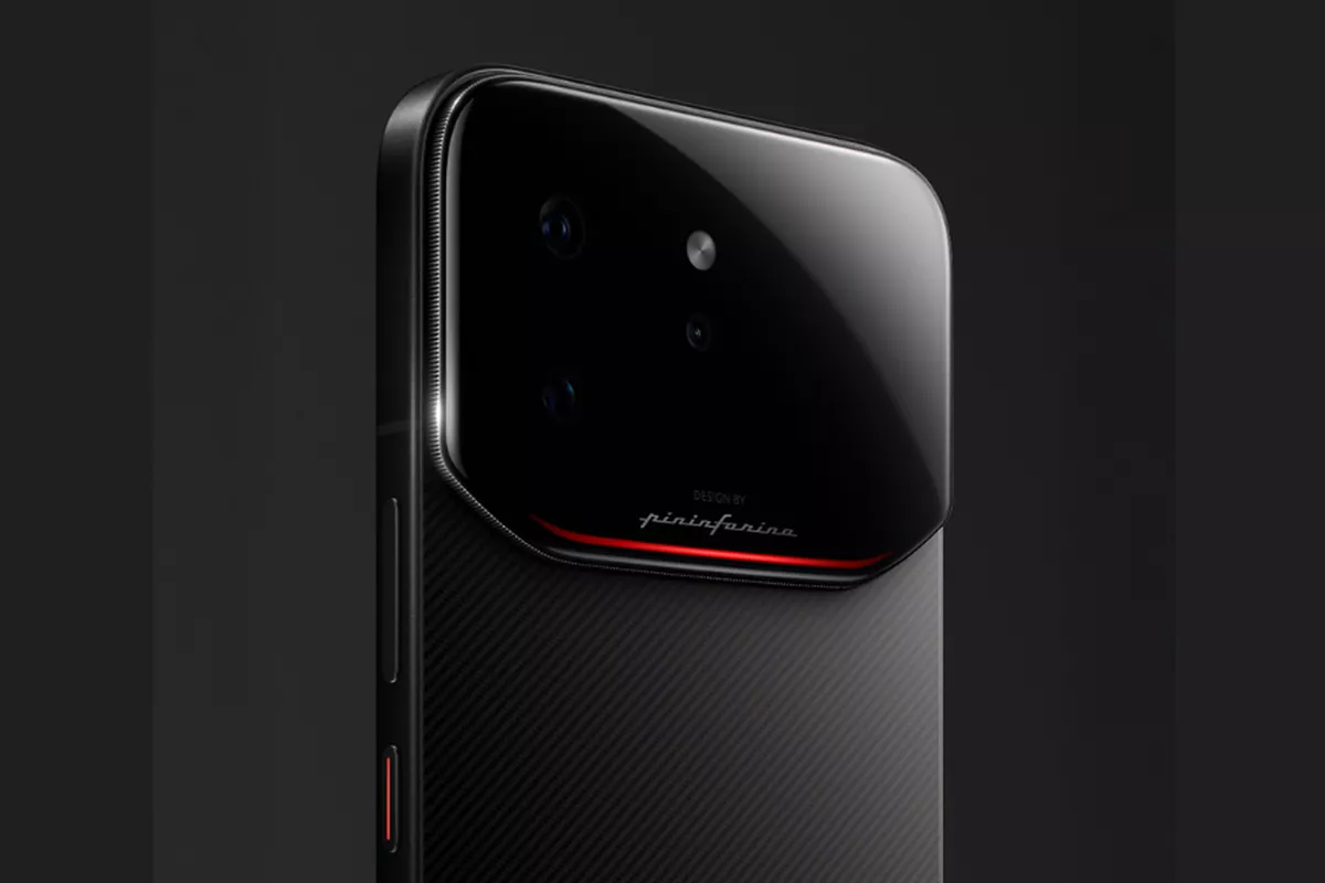 Smartphone Infinix varian warna hijau dengan fitur Layar 3D Golden Curved