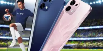 Poster promosi OPPO Reno Series warna biru dan pink dengan latar belakang stadion sepak bola. harga HP OPPO