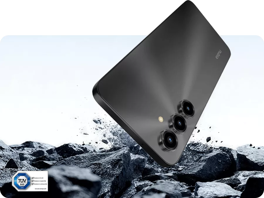 Smartphone ZTE Nubia berwarna hitam melayang di atas bebatuan tajam dengan sertifikasi ketahanan.