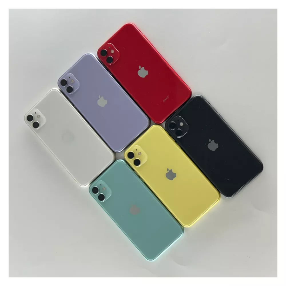 Rangkaian beberapa unit iPhone dengan berbagai varian warna yang mempengaruhi daftar harga iPhone bekas.