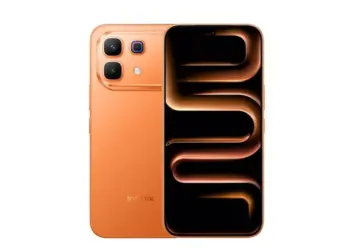 Tampilan depan dan belakang smartphone Infinix berwarna oranye cerah