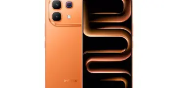 Tampilan depan dan belakang smartphone Infinix berwarna oranye cerah